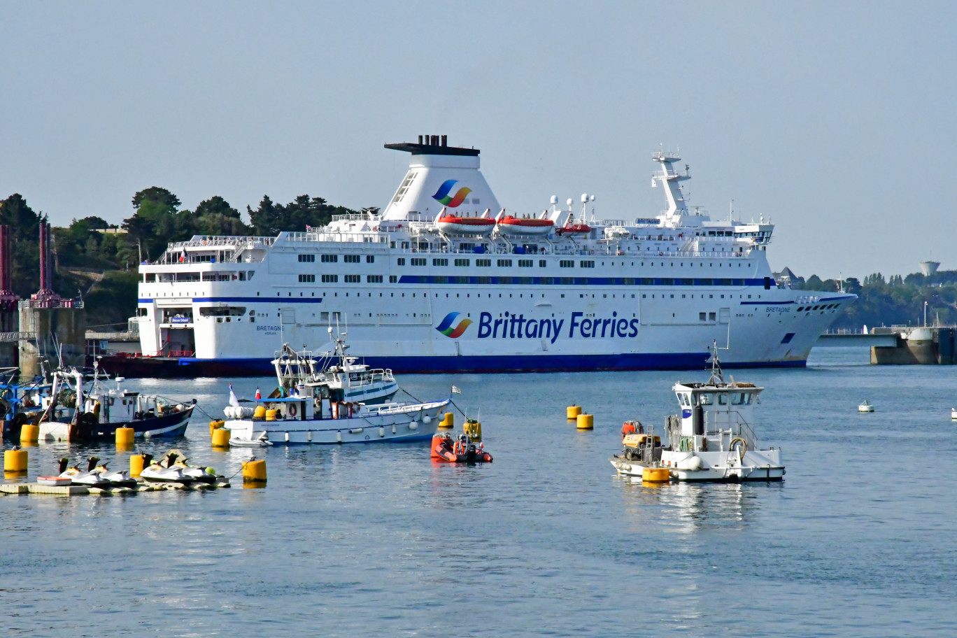 Un ferry de l'enseigne  Brittany Ferries.