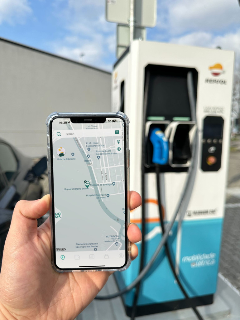 © DR Miio  Bornes de charge électrique, les applications mobiles l’emportent sur les  cartes d’abonnement