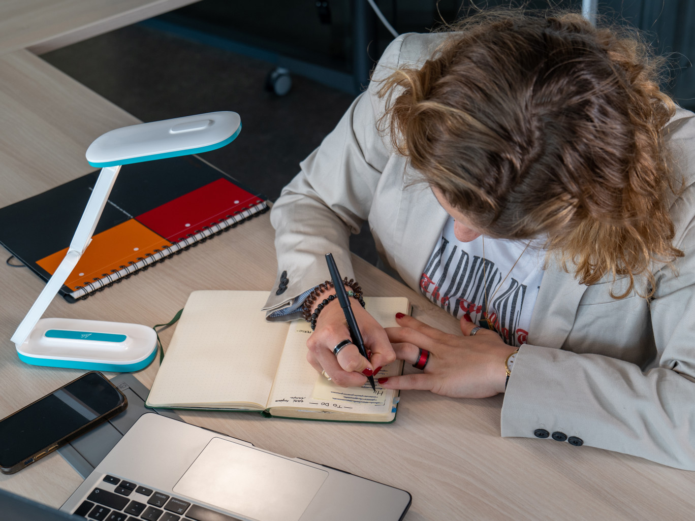 Le fonctionnement de la lampe Lili s’appuie sur les travaux de deux scientifiques français. (© Lili for Life)